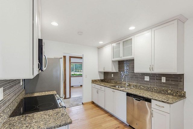 21990 Holly Crest DRIVE, Brookfield, WI 53045