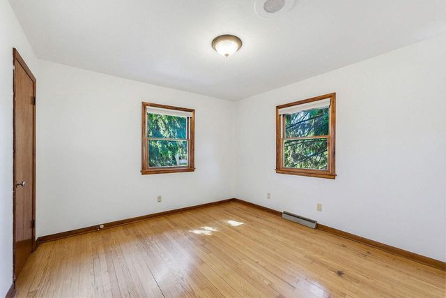 21990 Holly Crest DRIVE, Brookfield, WI 53045