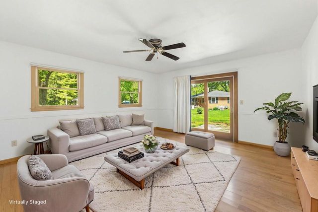 21990 Holly Crest DRIVE, Brookfield, WI 53045