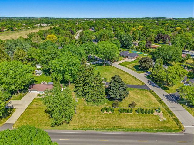 21990 Holly Crest DRIVE, Brookfield, WI 53045