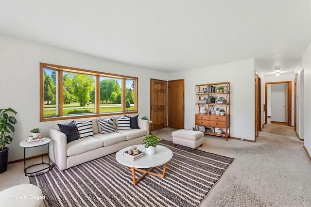 21990 Holly Crest DRIVE, Brookfield, WI 53045