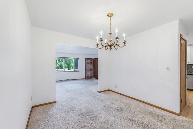 21990 Holly Crest DRIVE, Brookfield, WI 53045