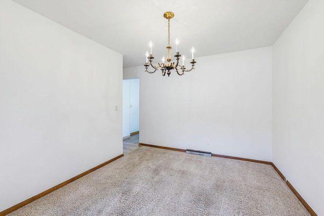 21990 Holly Crest DRIVE, Brookfield, WI 53045