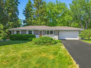 21990 Holly Crest DRIVE, Brookfield, WI 53045