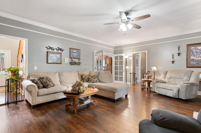 1104 Golf Course Ln, Ashland City, TN 37015