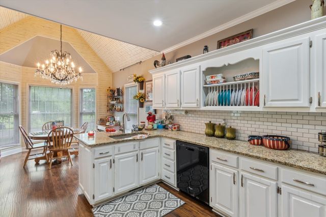 1104 Golf Course Ln, Ashland City, TN 37015