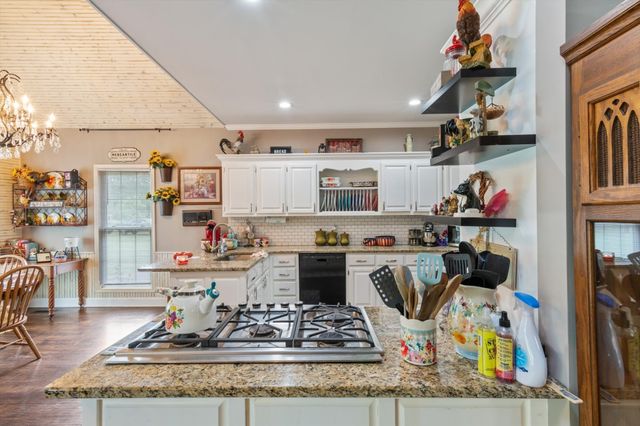 1104 Golf Course Ln, Ashland City, TN 37015