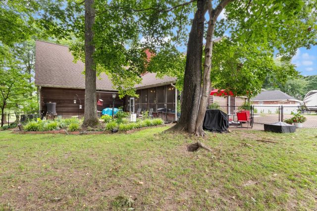 1104 Golf Course Ln, Ashland City, TN 37015