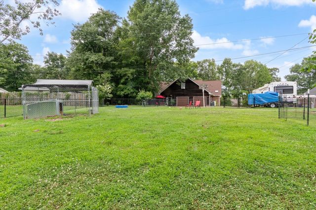 1104 Golf Course Ln, Ashland City, TN 37015