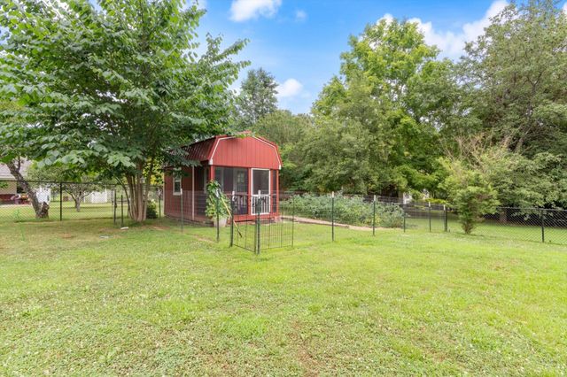 1104 Golf Course Ln, Ashland City, TN 37015