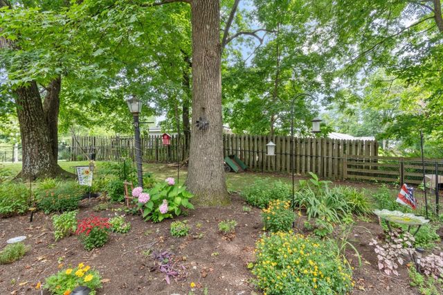 1104 Golf Course Ln, Ashland City, TN 37015