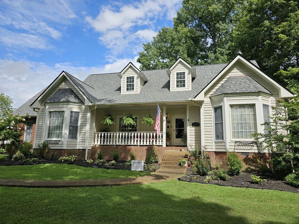 1104 Golf Course Ln, Ashland City, TN 37015
