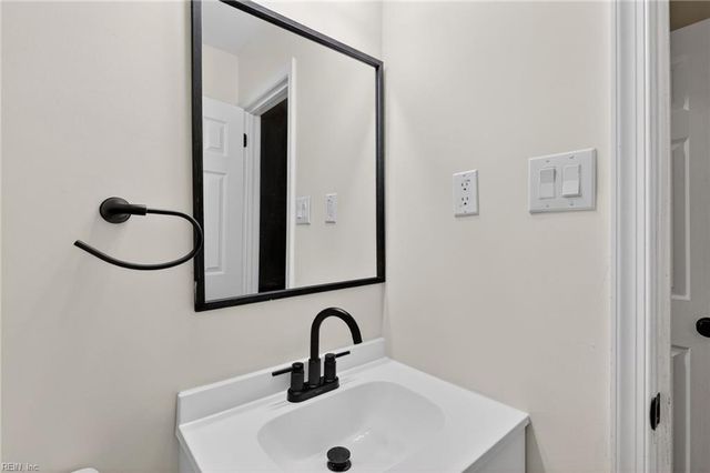 5 Timberland CT, Portsmouth, VA 23707