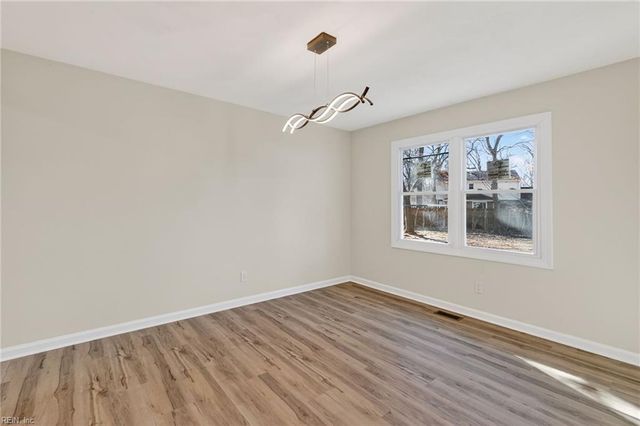 5 Timberland CT, Portsmouth, VA 23707