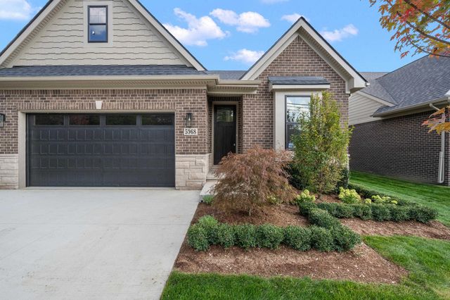 5884 Willow Grove Drive, Troy, MI 48085