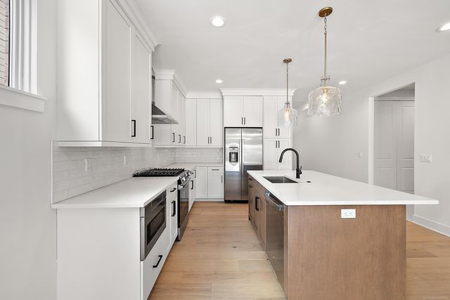 5884 Willow Grove Drive, Troy, MI 48085