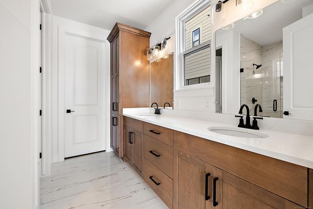 5884 Willow Grove Drive, Troy, MI 48085