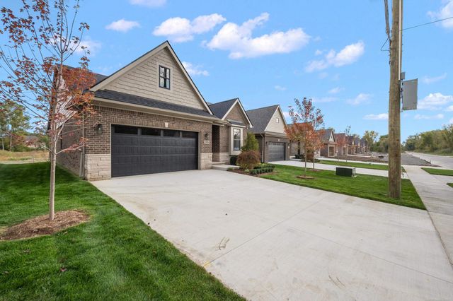 5884 Willow Grove Drive, Troy, MI 48085