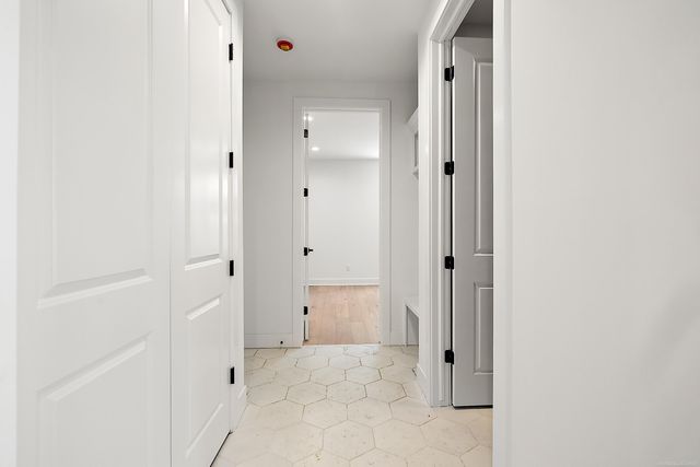 5884 Willow Grove Drive, Troy, MI 48085