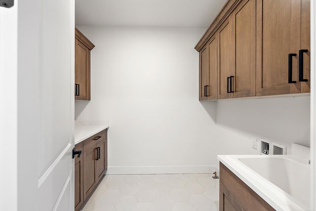 5884 Willow Grove Drive, Troy, MI 48085