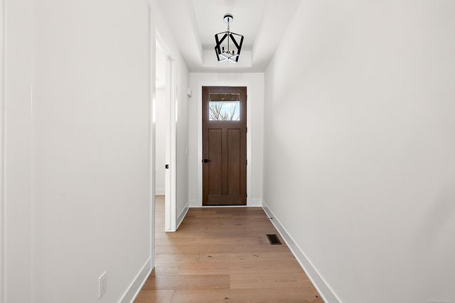 5884 Willow Grove Drive, Troy, MI 48085