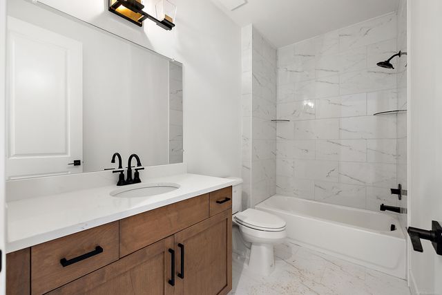 5884 Willow Grove Drive, Troy, MI 48085