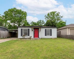 708 Gresham Street, Baytown, TX 77520