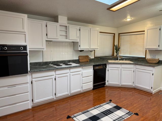 4729 S Pacific Highway 39, Phoenix, OR 97535