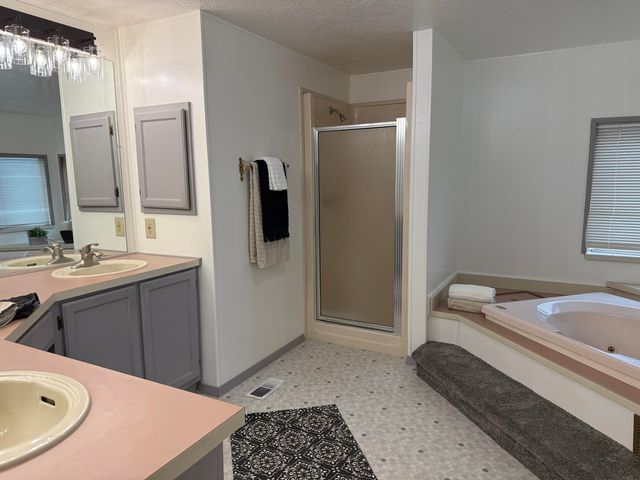 4729 S Pacific Highway 39, Phoenix, OR 97535