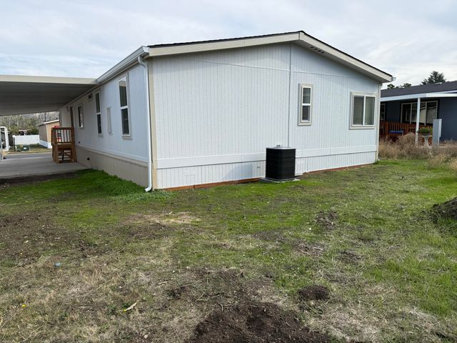 4729 S Pacific Highway 39, Phoenix, OR 97535