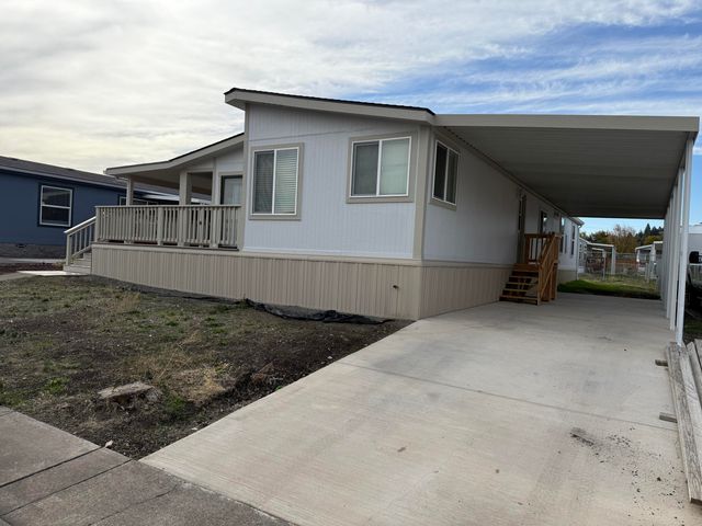 4729 S Pacific Highway 39, Phoenix, OR 97535