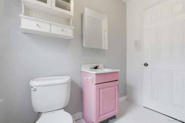 29497 Oakwood Street, Inkster, MI 48141