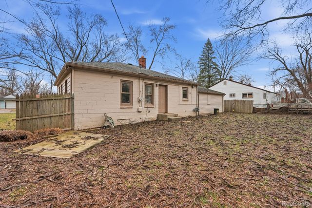 29497 Oakwood Street, Inkster, MI 48141