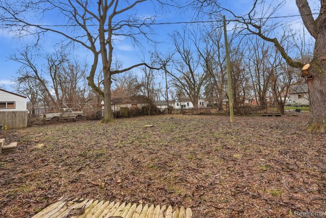 29497 Oakwood Street, Inkster, MI 48141