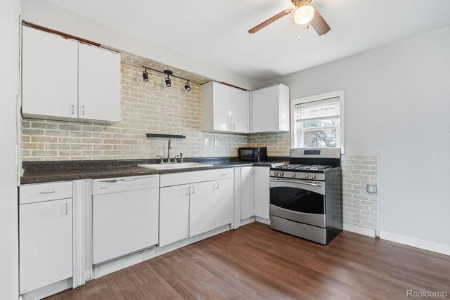 29497 Oakwood Street, Inkster, MI 48141