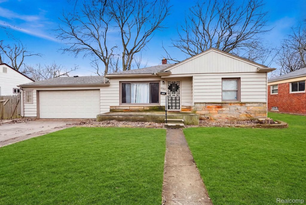 29497 Oakwood Street, Inkster, MI 48141