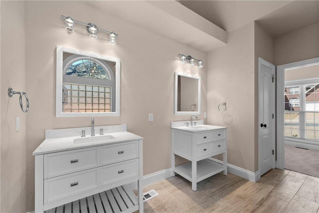 3902 NE Cadbury Avenue, Bentonville, AR 72712