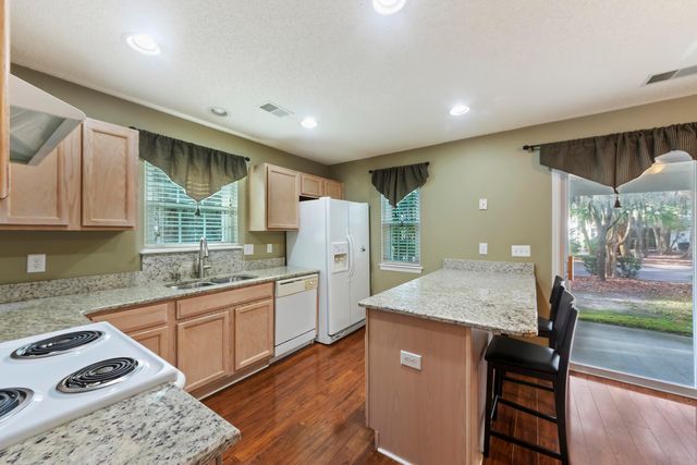 8038 Shadow Oak Drive, North Charleston, SC 29406