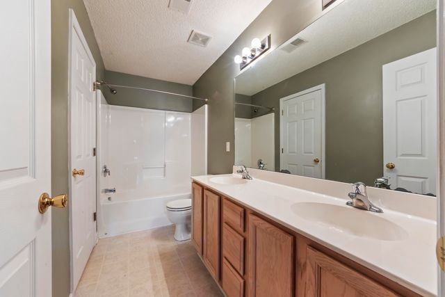 8038 Shadow Oak Drive, North Charleston, SC 29406