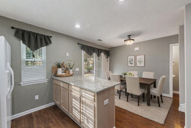 8038 Shadow Oak Drive, North Charleston, SC 29406