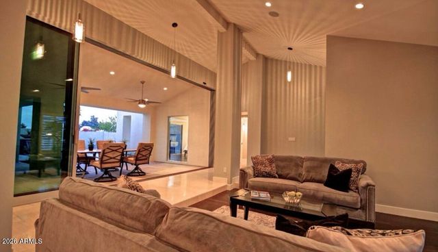 3133 E CLAREMONT Avenue, Phoenix, AZ 85016