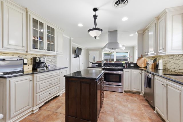 1152 West Camellia Drive, Thibodaux, LA 70301