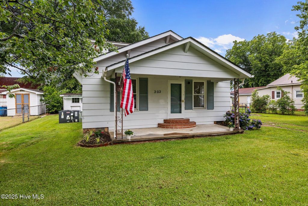 303 N Watauga Avenue, Dunn, NC 28334