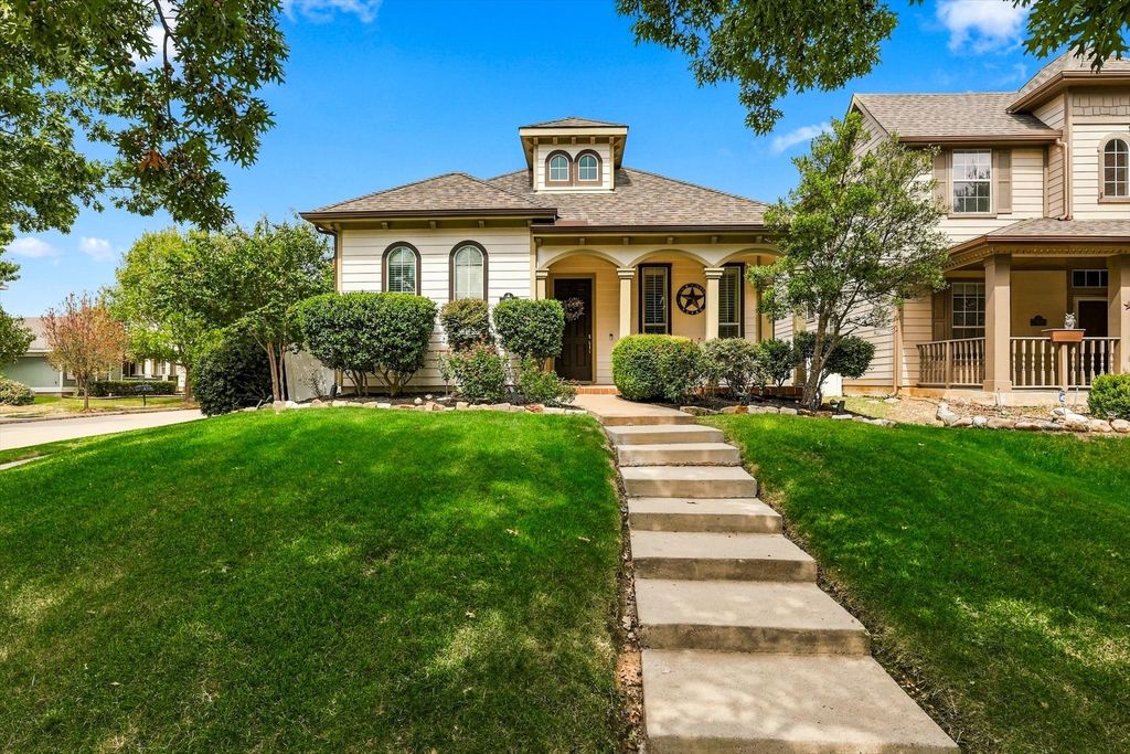 1901 Brown Thrasher Boulevard, Savannah, TX 76227 — exterior
