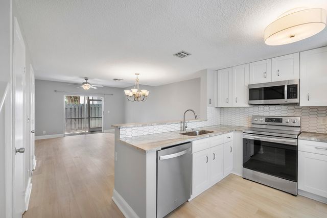 185 SW 3rd Street, Pompano Beach, FL 33060