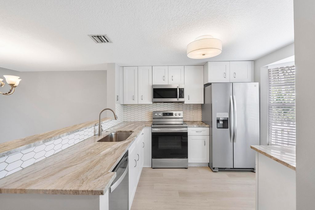 185 SW 3rd Street, Pompano Beach, FL 33060