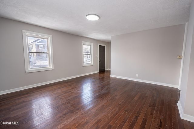 594 6th Avenue, Troy, NY 12182