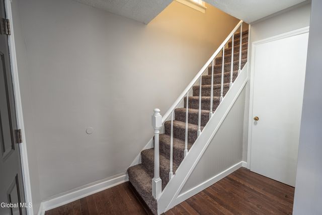 594 6th Avenue, Troy, NY 12182