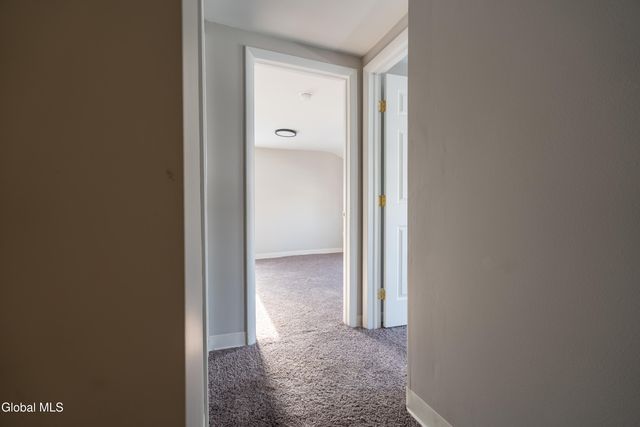 594 6th Avenue, Troy, NY 12182