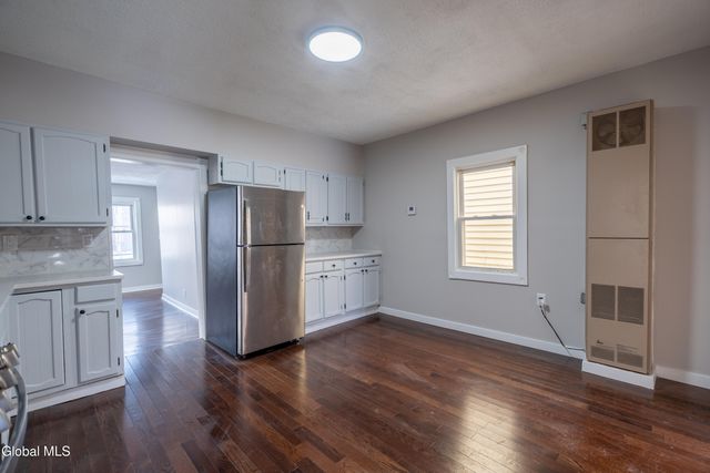 594 6th Avenue, Troy, NY 12182